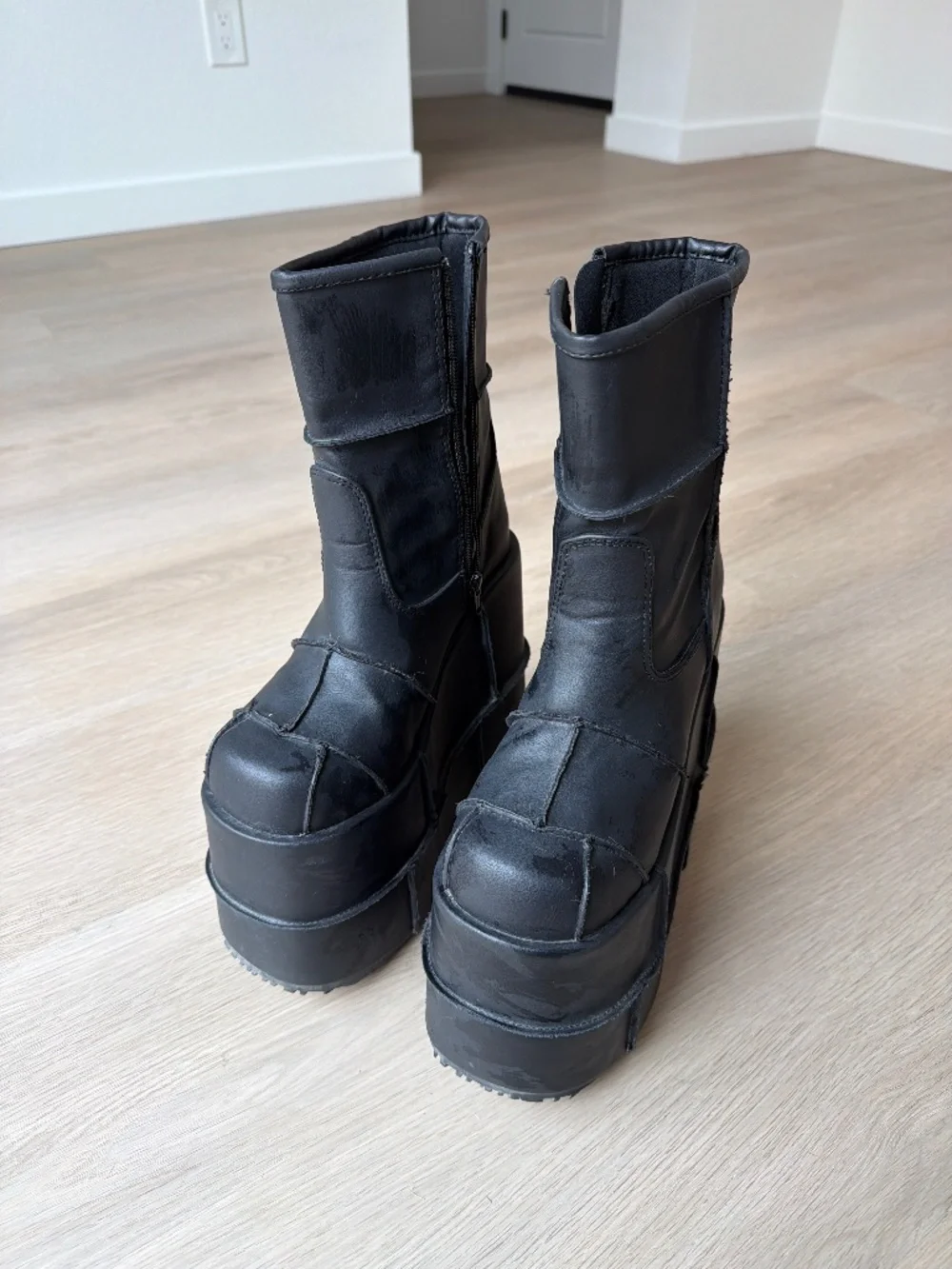 Demonia platform boot